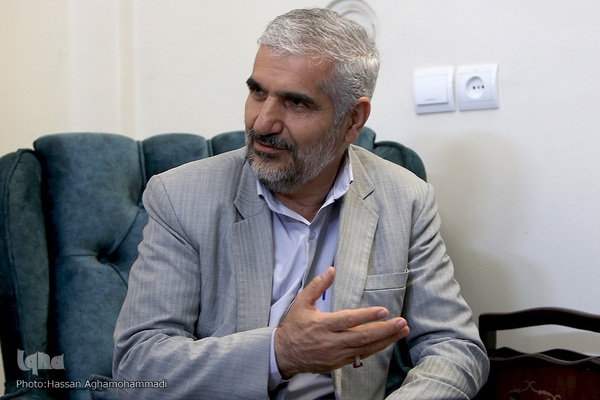 پدر شهید حمیدرضا اسداللهی، از شهدای مدافع حرم در حلب سوریه