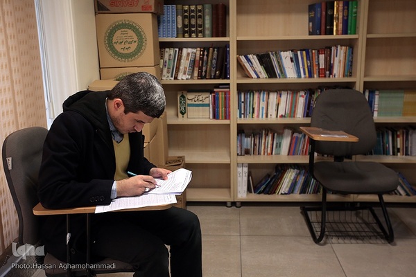 آزمون مرحله سوم هفدهمین دوره ارزیابی و اعطای مدرک تخصصی به حافظان کل قرآن کریم از سراسر کشور