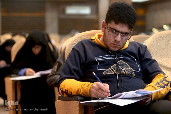 آزمون مرحله سوم هفدهمین دوره ارزیابی و اعطای مدرک تخصصی به حافظان کل قرآن کریم از سراسر کشور