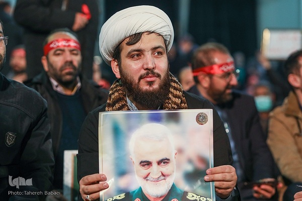 تجمع چند هزار نفری فرهنگیان در حرم عبدالعظیم