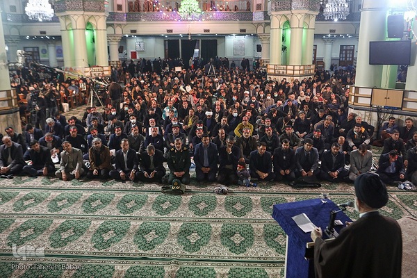 تجمع چند هزار نفری فرهنگیان در حرم عبدالعظیم