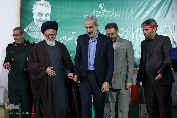 تجمع چند هزار نفری فرهنگیان در حرم عبدالعظیم