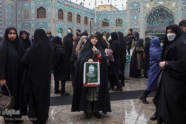 تجمع چند هزار نفری فرهنگیان در حرم عبدالعظیم