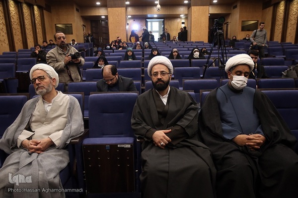 آیین رونمایی ازکتاب رمان روح الله و کتاب صوتی تفسیر آفتاب