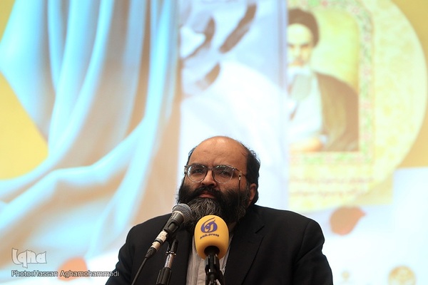 آیین رونمایی ازکتاب رمان روح الله و کتاب صوتی تفسیر آفتاب