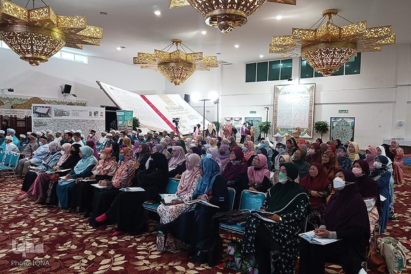 بازدید گروهی از مساجد و مدارس حومه کوالالامپور از جشنواره قرآنی رستو