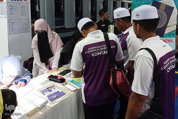 بازدید گروهی از مساجد و مدارس حومه کوالالامپور از جشنواره قرآنی رستو