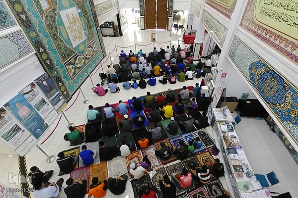 اقامه نماز جمعه در محل برگزاری جشنواره قرآنی مالزی