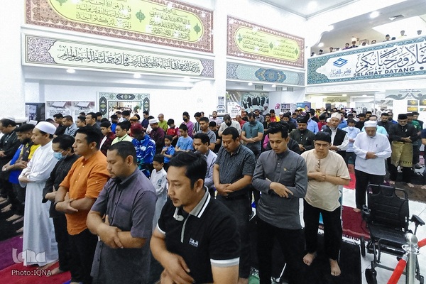 اقامه نماز جمعه در محل برگزاری جشنواره قرآنی مالزی