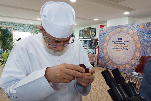 بازدید شیخ المصراوی از بخش ایران در جشنواره هنرهای قرآنی مالزی