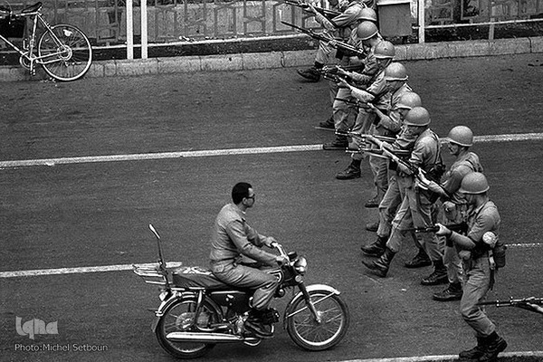 آثار میشل سِتبون ؛ واقعه نگار و عکاس فرانسوی از انقلاب اسلامی ایران