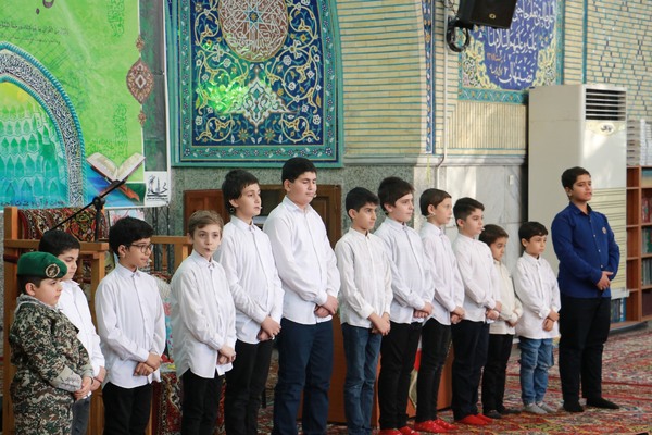 تجلیل از خانواده های شهدای منطقه 14 تهران