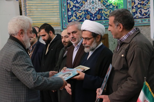 تجلیل از خانواده های شهدای منطقه 14 تهران