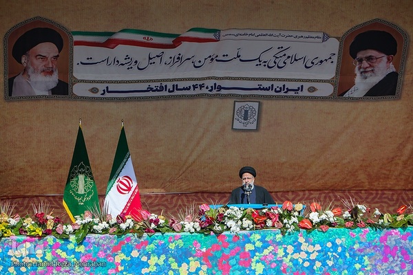 جشن پیروزی انقلاب اسلامی در میدان آزادی