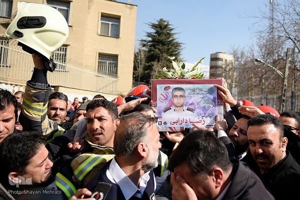 مراسم تشییع و خاکسپاری پیکر آتش نشان شهید «قریب رضا دارابی»