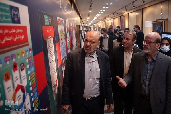 بازدید علیرضا منادی سفیدان، رئیس کمیسیون آموزش و تحقیقات مجلس از نمایشگاه «جهاددانشگاهی؛ الگوی ایرانی ـ اسلامی پیشرفت دانش‌بنیان» 
