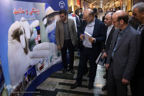 بازدید علیرضا منادی سفیدان، رئیس کمیسیون آموزش و تحقیقات مجلس از نمایشگاه «جهاددانشگاهی؛ الگوی ایرانی ـ اسلامی پیشرفت دانش‌بنیان» 