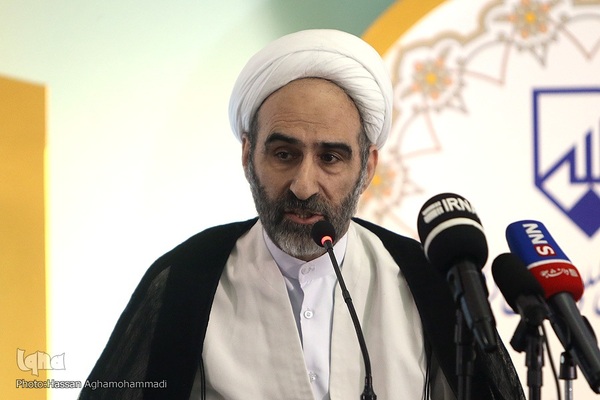 نشست «تکریم قرآن مجید و کتاب مقدس از دیدگاه ادیان الهی و حقوق بین‌الملل» در نمایشگاه بین المللی قرآن کریم