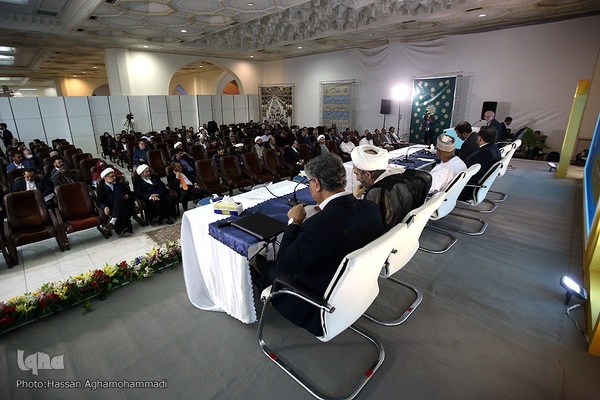 نشست «تکریم قرآن مجید و کتاب مقدس از دیدگاه ادیان الهی و حقوق بین‌الملل» در نمایشگاه بین المللی قرآن کریم