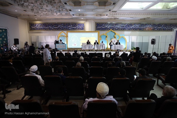 نشست «تکریم قرآن مجید و کتاب مقدس از دیدگاه ادیان الهی و حقوق بین‌الملل» در نمایشگاه بین المللی قرآن کریم