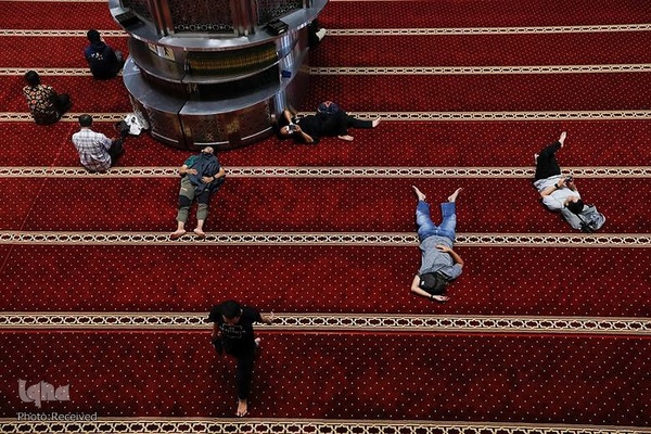 اقامه نماز جماعت مسلمانان جهان در رمضان