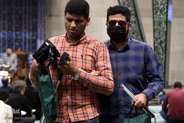 کرسی تلاوت و تدبر در قرآن کریم در مسجد دانشگاه تهران