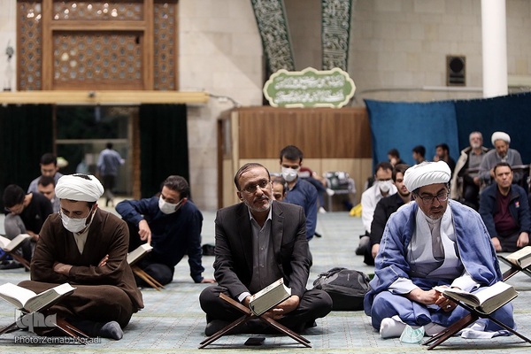 کرسی تلاوت و تدبر در قرآن کریم در مسجد دانشگاه تهران