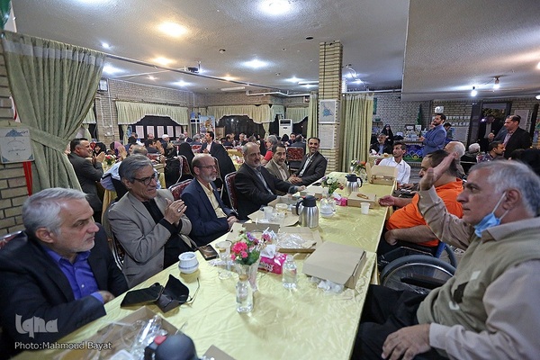 افطار جهادگران دانشگاهی با جانبازان آسایشگاه ثارالله