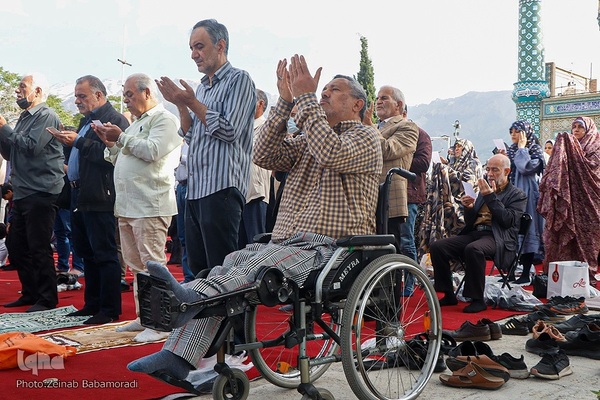 نماز عید سعید فطر در امام‌زاده پنج‌تن لویزان تهران 