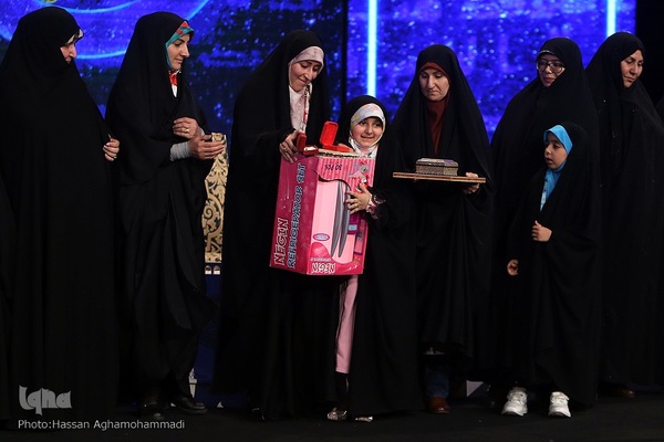 گردهمایی برنامه تلویزیونی محفل در مرکز همایش‌های بین المللی برج میلاد تهران