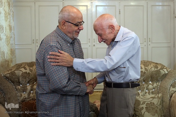 دیدار مدیرعامل و جمعی از خبرنگاران ایکنا با استاد عبدارسول عبایی، پیشکسوت قرآنی