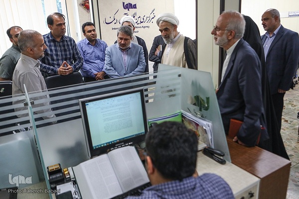 بازدید آیت‌الله محسن قمی، معاون امور بین‌الملل دفتر مقام معظم رهبری از تحریریه فارسی ایکنا