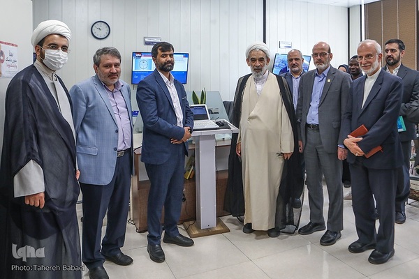 بازدید آیت‌الله محسن قمی، معاون امور بین‌الملل دفتر مقام معظم رهبری از تحریریه بین الملل ایکنا