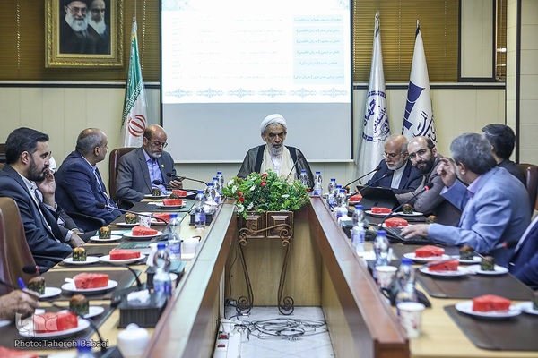 نشست آیت‌الله محسن قمی، معاون امور بین‌الملل دفتر مقام معظم رهبری با حسن مسلمی نائینی، رئیس جهاددانشگاهی و جمعی از مدیران فرهنگی این نهاد انقلابی