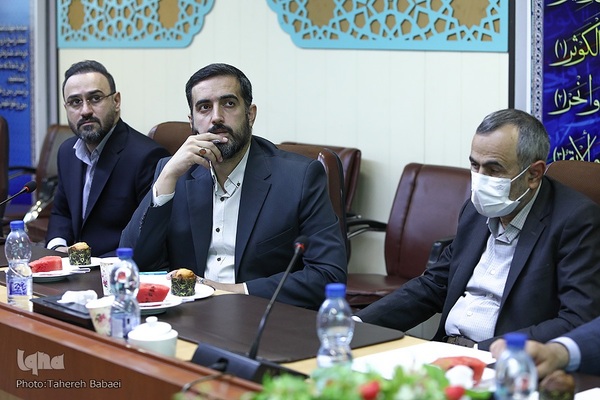 نشست آیت‌الله محسن قمی، معاون امور بین‌الملل دفتر مقام معظم رهبری با حسن مسلمی نائینی، رئیس جهاددانشگاهی و جمعی از مدیران فرهنگی این نهاد انقلابی