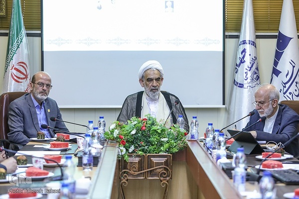 نشست آیت‌الله محسن قمی، معاون امور بین‌الملل دفتر مقام معظم رهبری با حسن مسلمی نائینی، رئیس جهاددانشگاهی و جمعی از مدیران فرهنگی این نهاد انقلابی