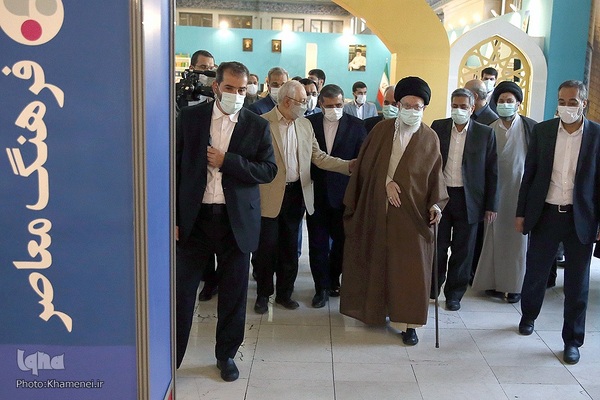 بازدید حضرت آیت الله العظمی خامنه‌ای، رهبر انقلاب از نمایشگاه بین‌المللی کتاب تهران
