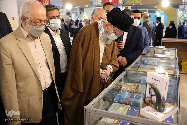 بازدید حضرت آیت الله العظمی خامنه‌ای، رهبر انقلاب از نمایشگاه بین‌المللی کتاب تهران