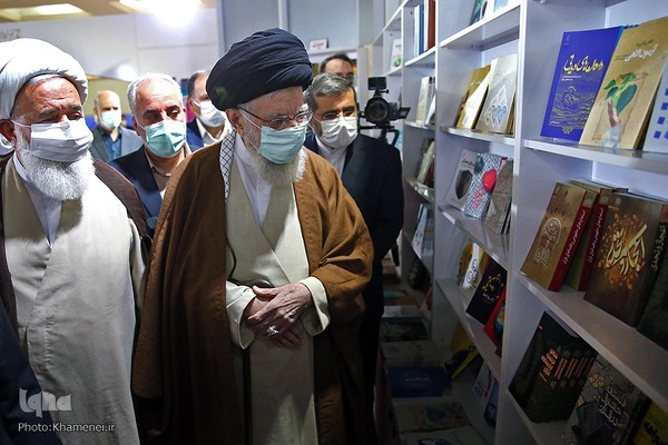 بازدید حضرت آیت الله العظمی خامنه‌ای، رهبر انقلاب از نمایشگاه بین‌المللی کتاب تهران