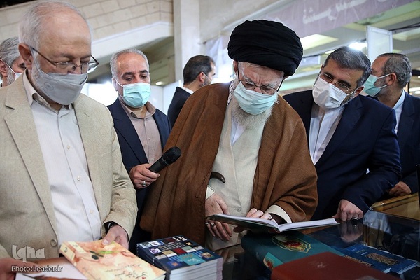 بازدید حضرت آیت الله العظمی خامنه‌ای، رهبر انقلاب از نمایشگاه بین‌المللی کتاب تهران
