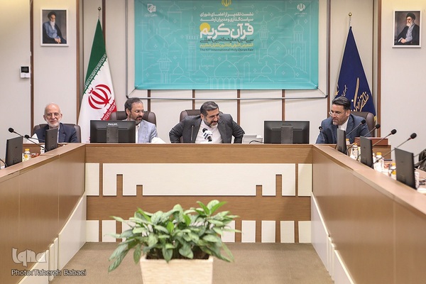 تجلیل از اعضای شورا و مدیران ارشد نمایشگاه قرآن