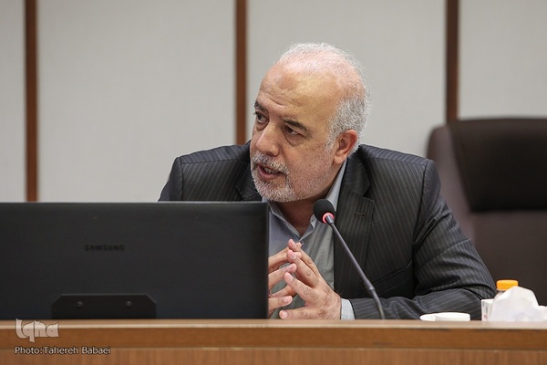 محمدرضا پورمعین در تجلیل از اعضای شورا و مدیران ارشد نمایشگاه قرآن