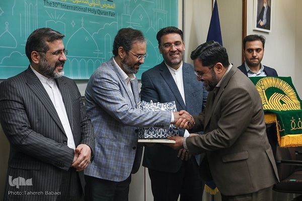 تجلیل از اعضای شورا و مدیران ارشد نمایشگاه قرآن
