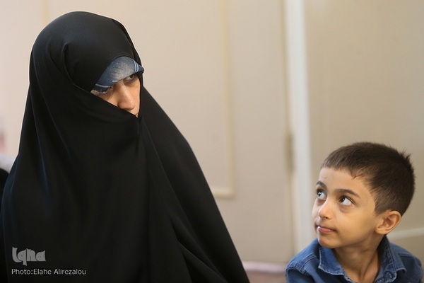 دیدار قرآنیان پیرو مکتب شهید سلیمانی و جمعی از مدیران جهاددانشگاهی با خانواده شهید تقوی