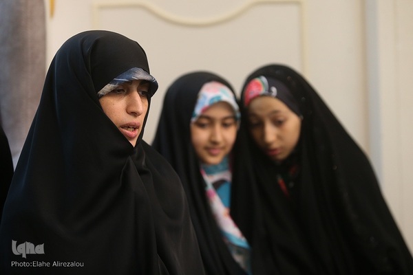 دیدار قرآنیان پیرو مکتب شهید سلیمانی و جمعی از مدیران جهاددانشگاهی با خانواده شهید تقوی