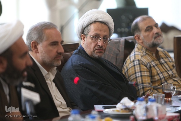 نشست فراکسیون قرآن مجلس با جمعی از پیشکسوتان و فعالان قرآنی