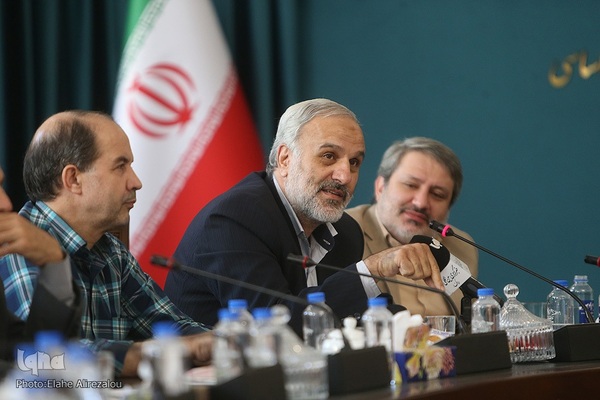 نشست فراکسیون قرآن مجلس با جمعی از پیشکسوتان و فعالان قرآنی