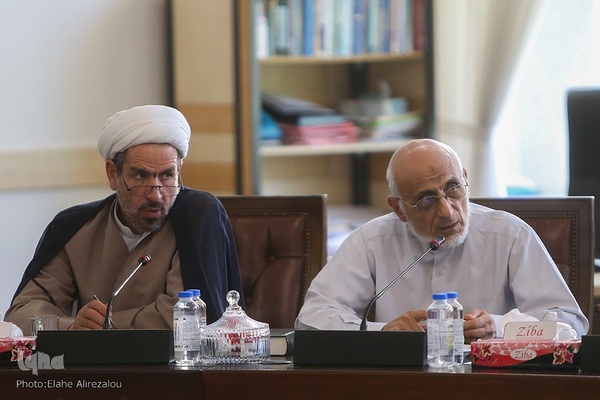 نشست فراکسیون قرآن مجلس با جمعی از پیشکسوتان و فعالان قرآنی