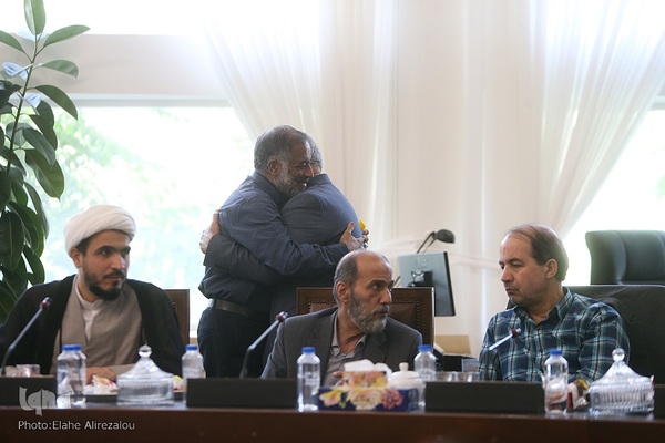 نشست فراکسیون قرآن مجلس با جمعی از پیشکسوتان و فعالان قرآنی