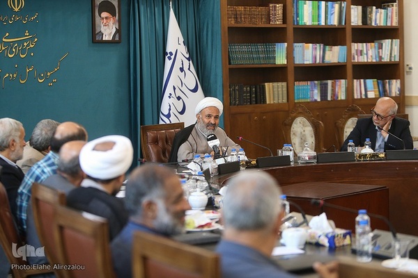 نشست فراکسیون قرآن مجلس با جمعی از پیشکسوتان و فعالان قرآنی